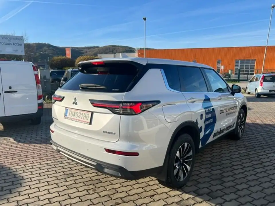 Mitsubishi Outlander 2,4 4WD Invite 220V AT 25 – Bild 5