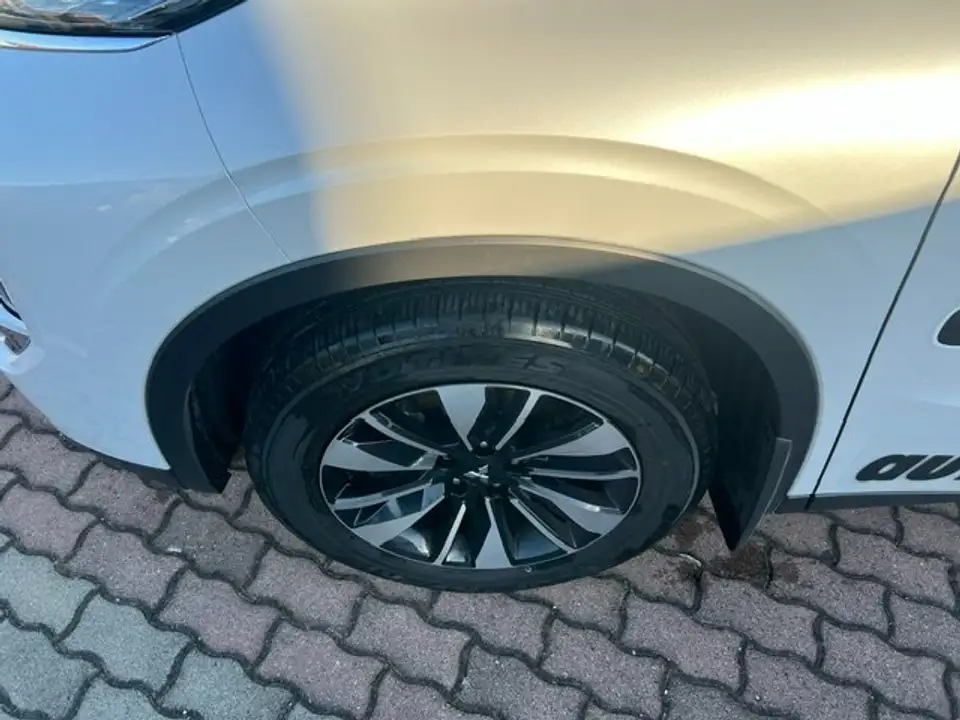 Mitsubishi Outlander 2,4 4WD Invite 220V AT 25 – Bild 2