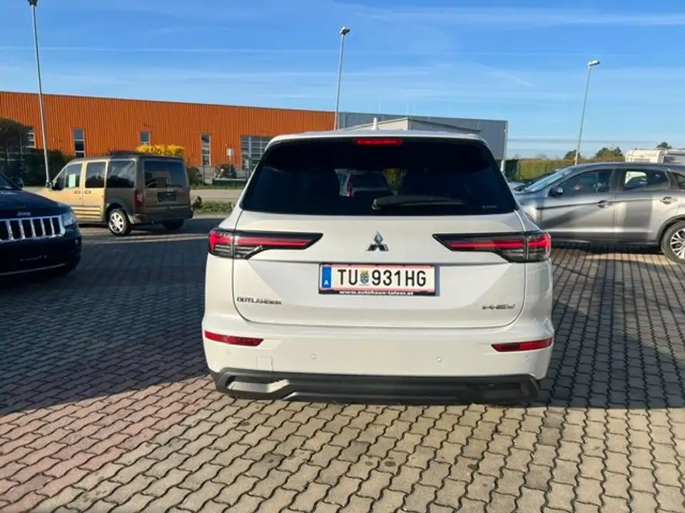 Mitsubishi Outlander 2,4 4WD Invite 220V AT 25 – Bild 4