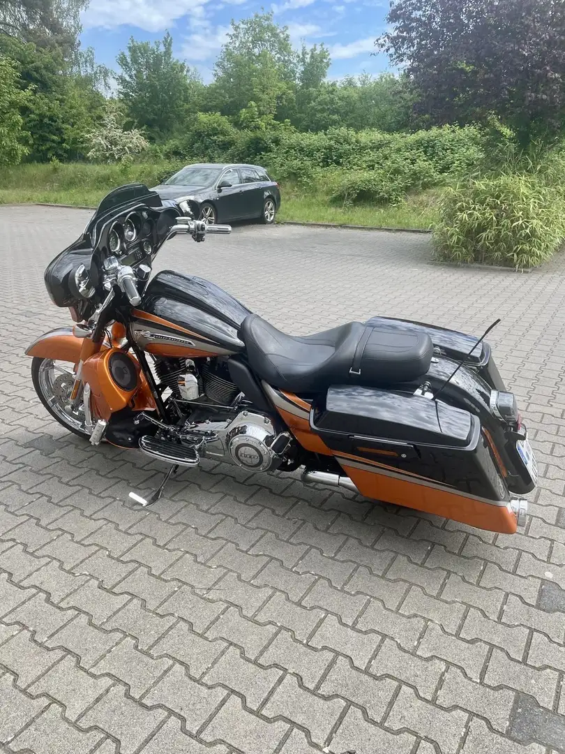 Harley-Davidson Street Glide Sceaming Eagle CVO 110 inch, Sondermodell. Portocaliu - 1