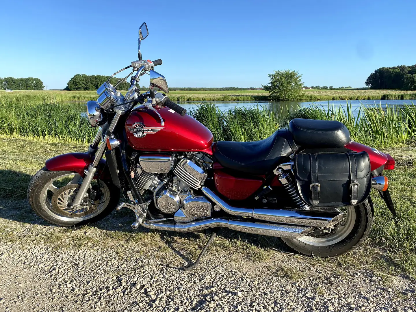 Honda VF 750 Rot - 1