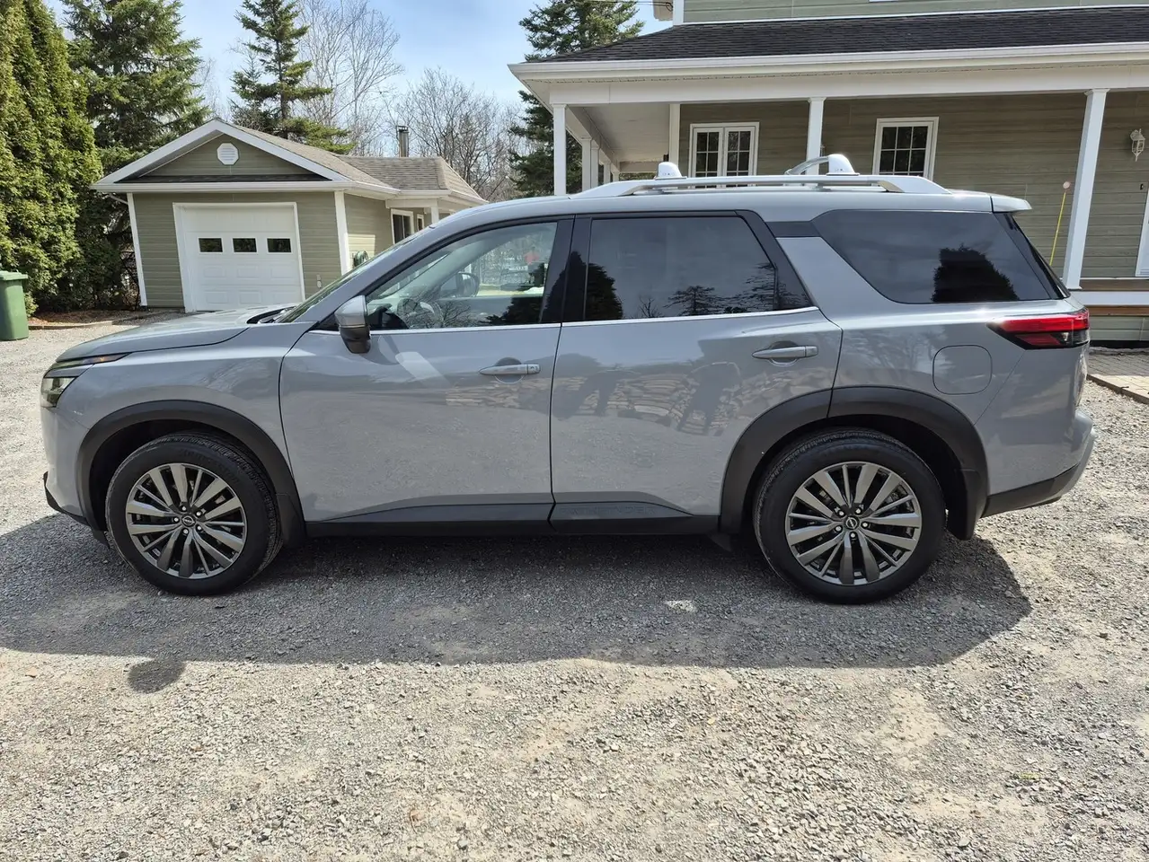 Nissan Pathfinder снимка Nissan Pathfinder