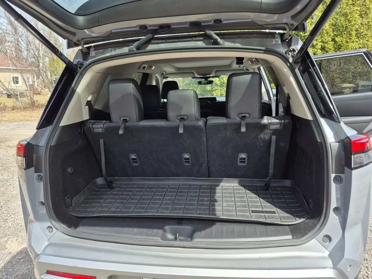 Nissan Pathfinder снимка Nissan Pathfinder