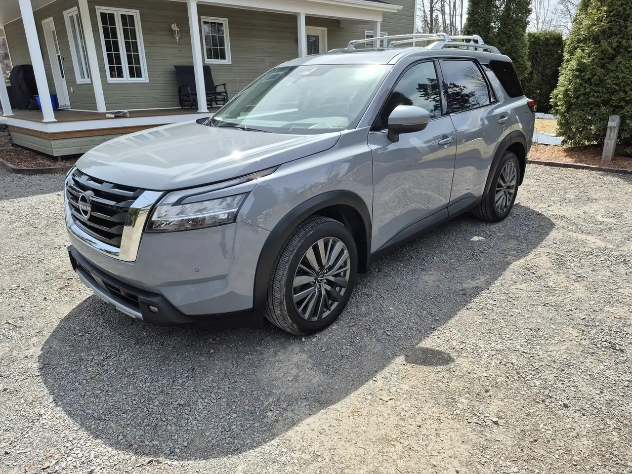 Nissan Pathfinder снимка Nissan Pathfinder