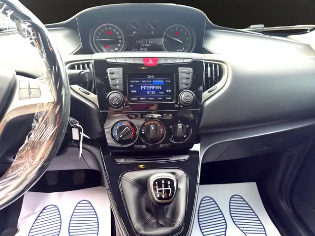 Lancia Ypsilon view 14