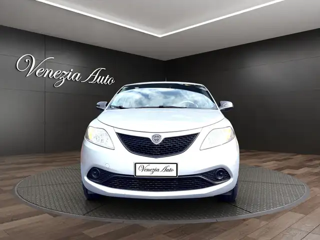 Lancia Ypsilon view 2