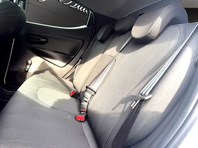 Lancia Ypsilon view 9