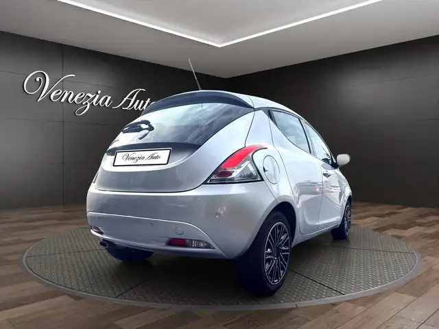 Lancia Ypsilon view 4
