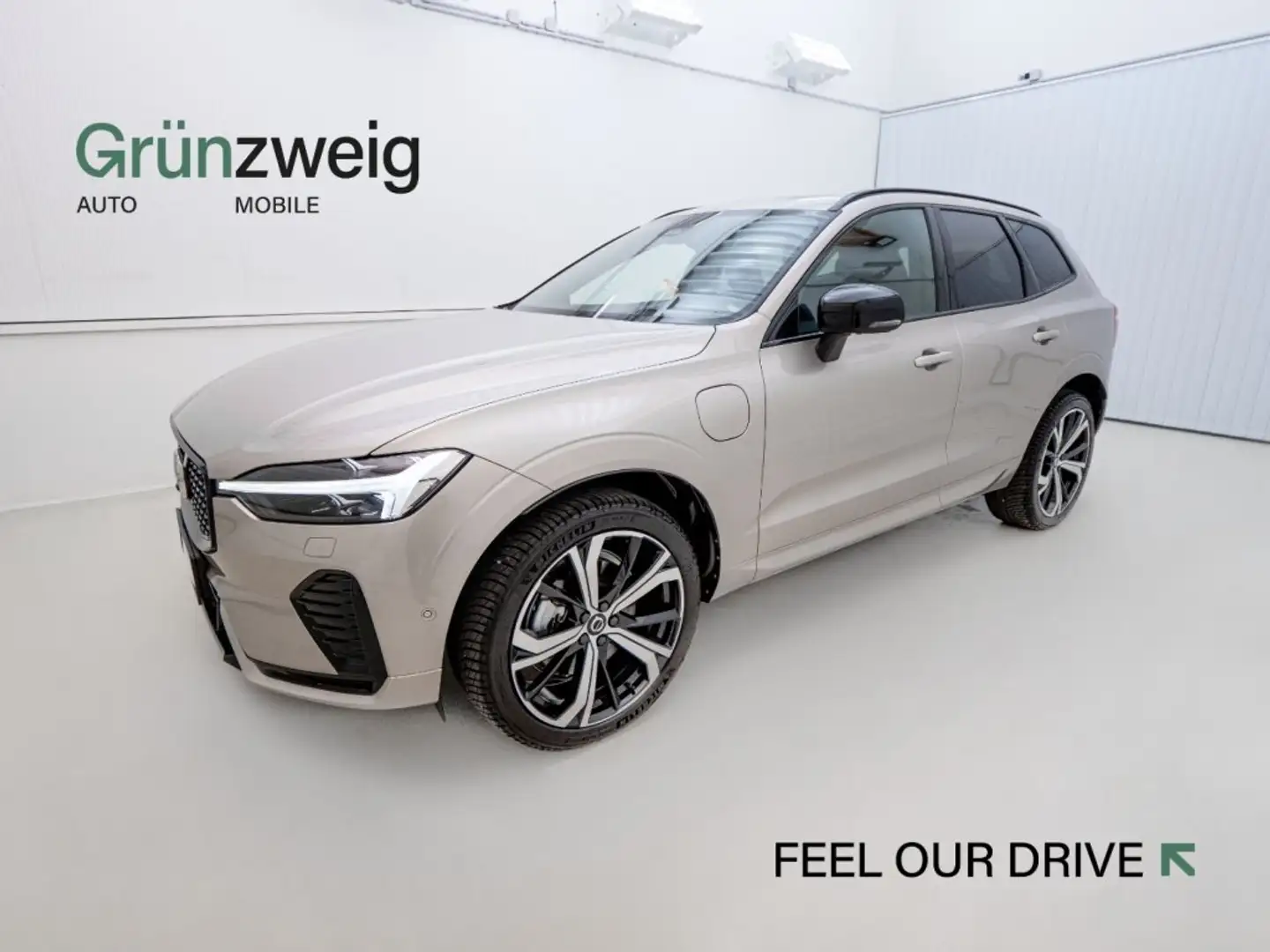 Volvo XC60 Recharge Plus, T6 AWD Plug-in Hybrid, Elektrisch/B Silber - 1