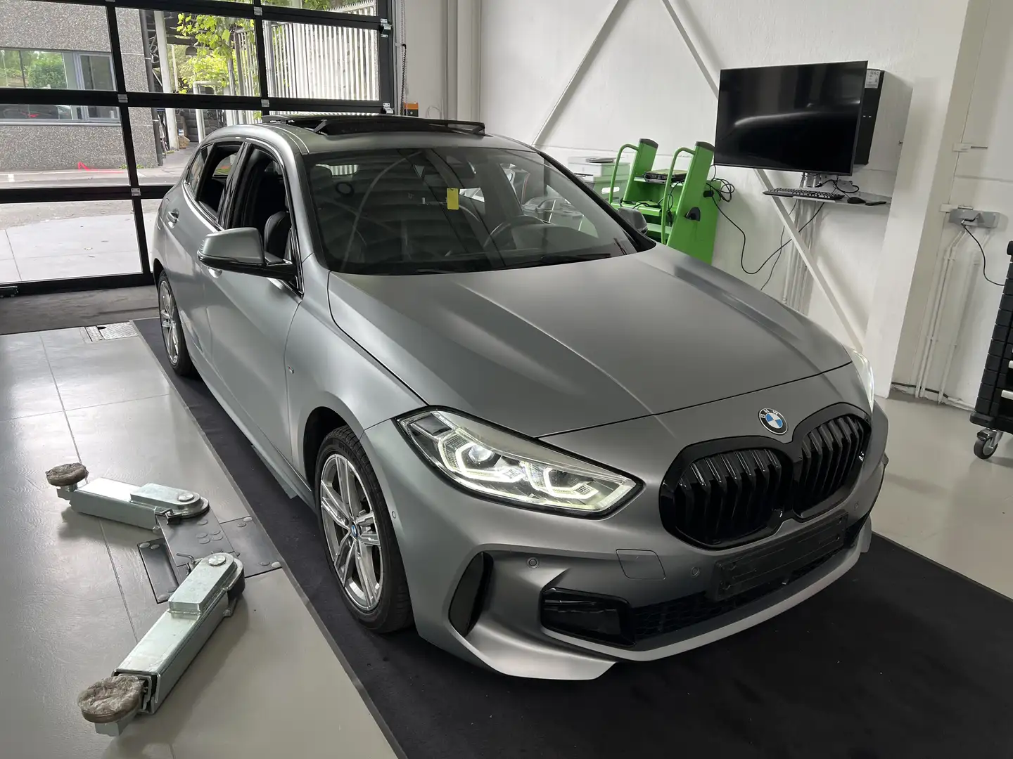 BMW 116 116i M Sport panoramische dak airco vol leder ! Grijs - 2