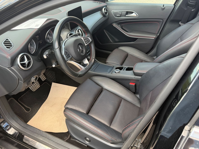 Mercedes-Benz GLA 200 AMG LINE — photo 11