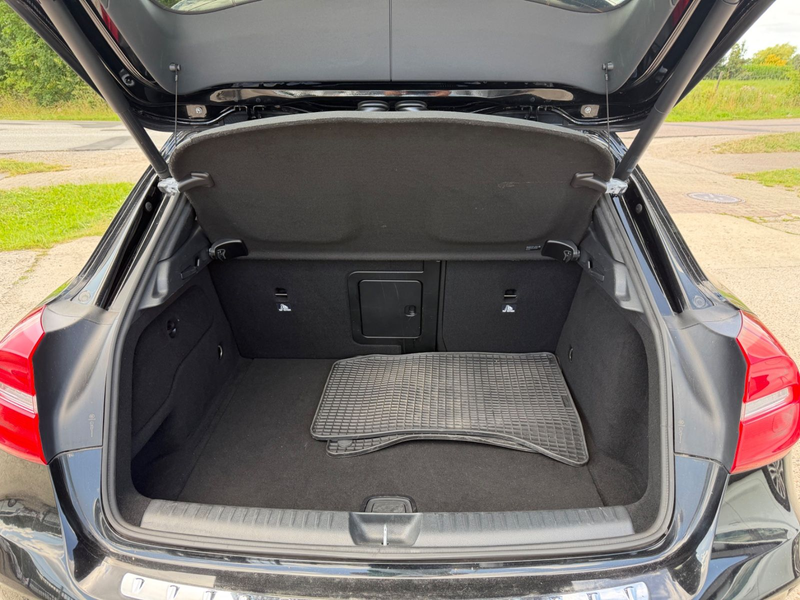 Mercedes-Benz GLA 200 AMG LINE — photo 12