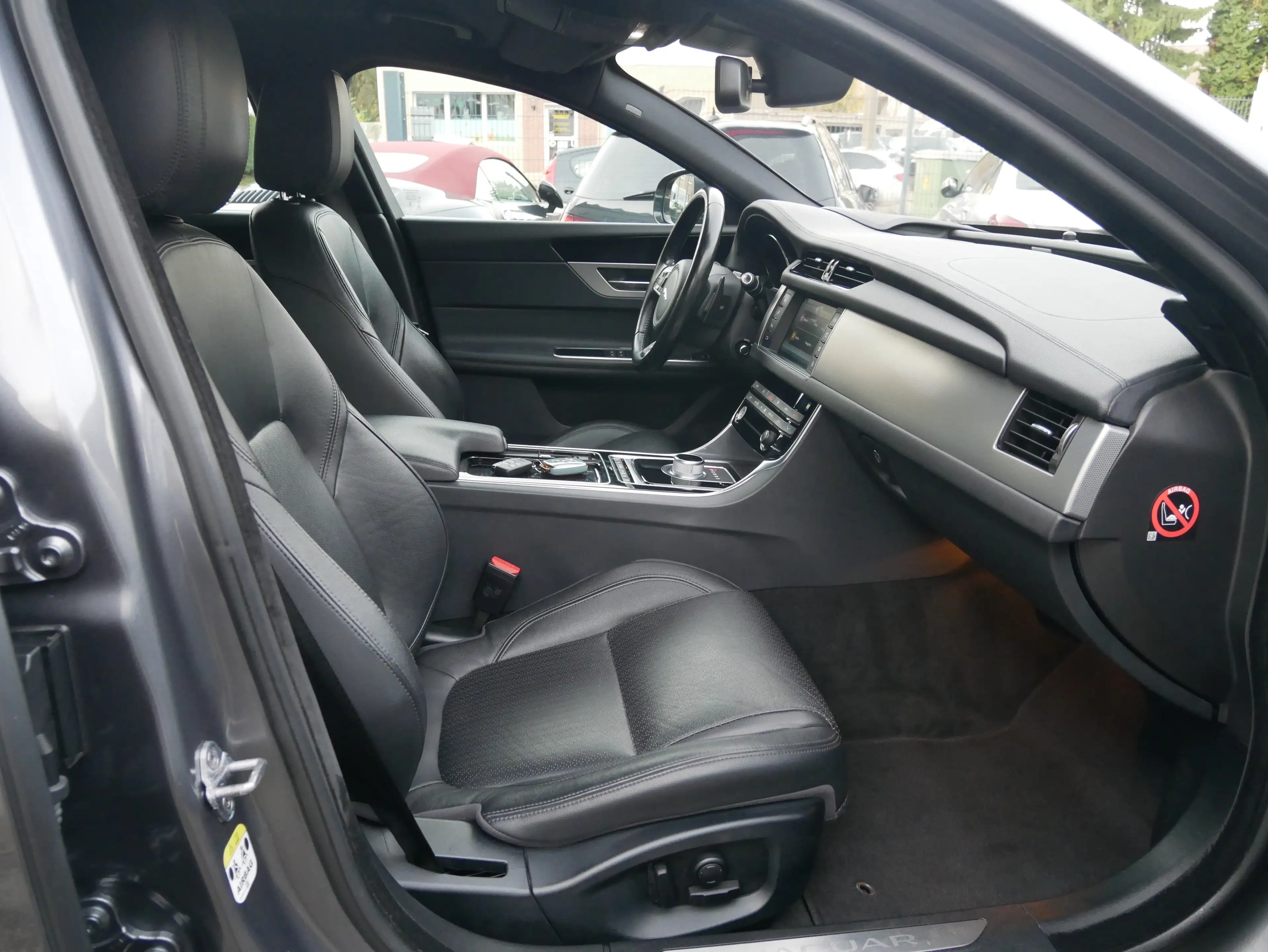Jaguar XF 20d Portfolio LED HUD KeyGo Spur Totwinkel ACC Kam — photo 11