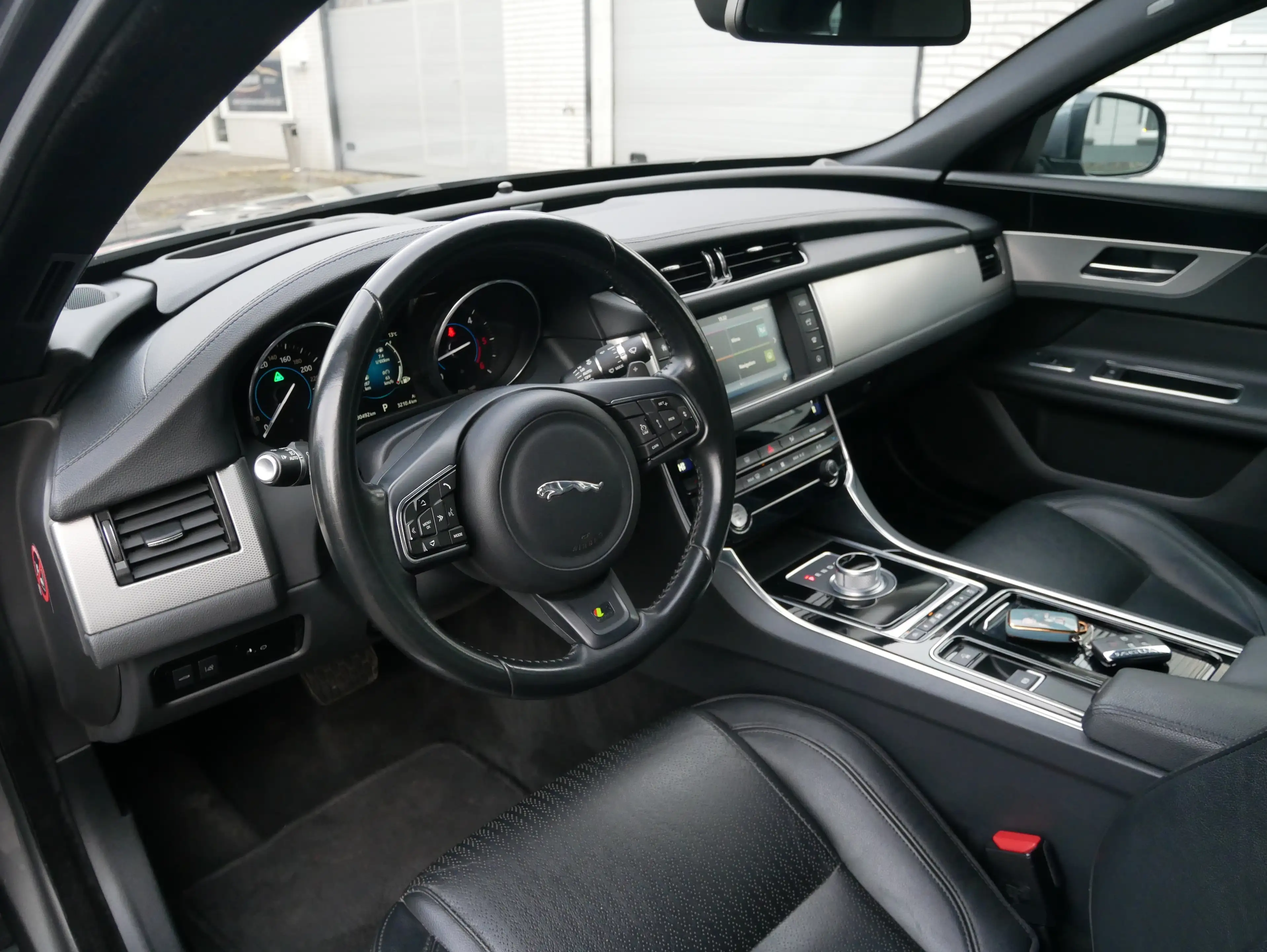 Jaguar XF 20d Portfolio LED HUD KeyGo Spur Totwinkel ACC Kam — photo 14
