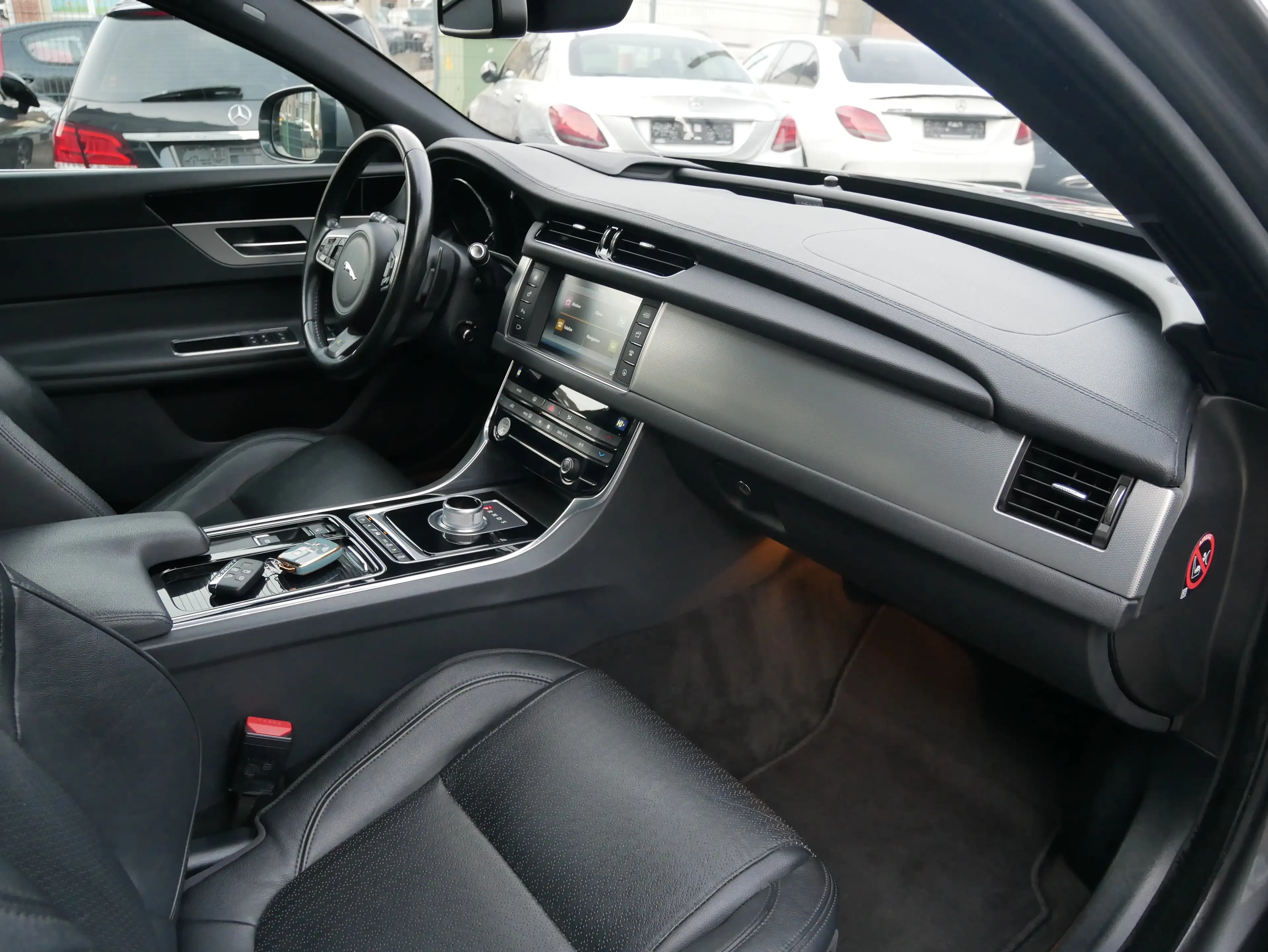 Jaguar XF 20d Portfolio LED HUD KeyGo Spur Totwinkel ACC Kam — photo 15