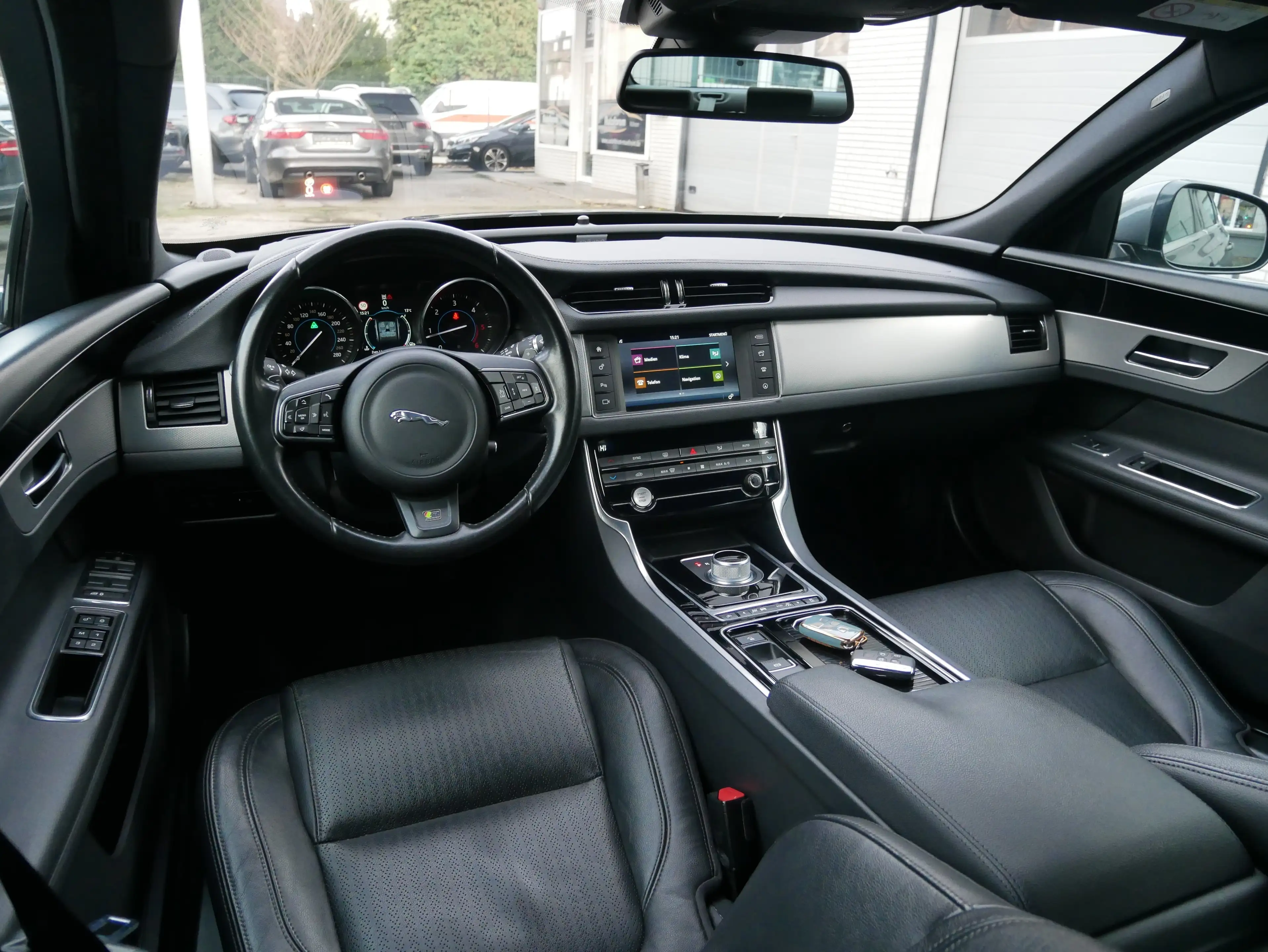 Jaguar XF 20d Portfolio LED HUD KeyGo Spur Totwinkel ACC Kam — photo 13