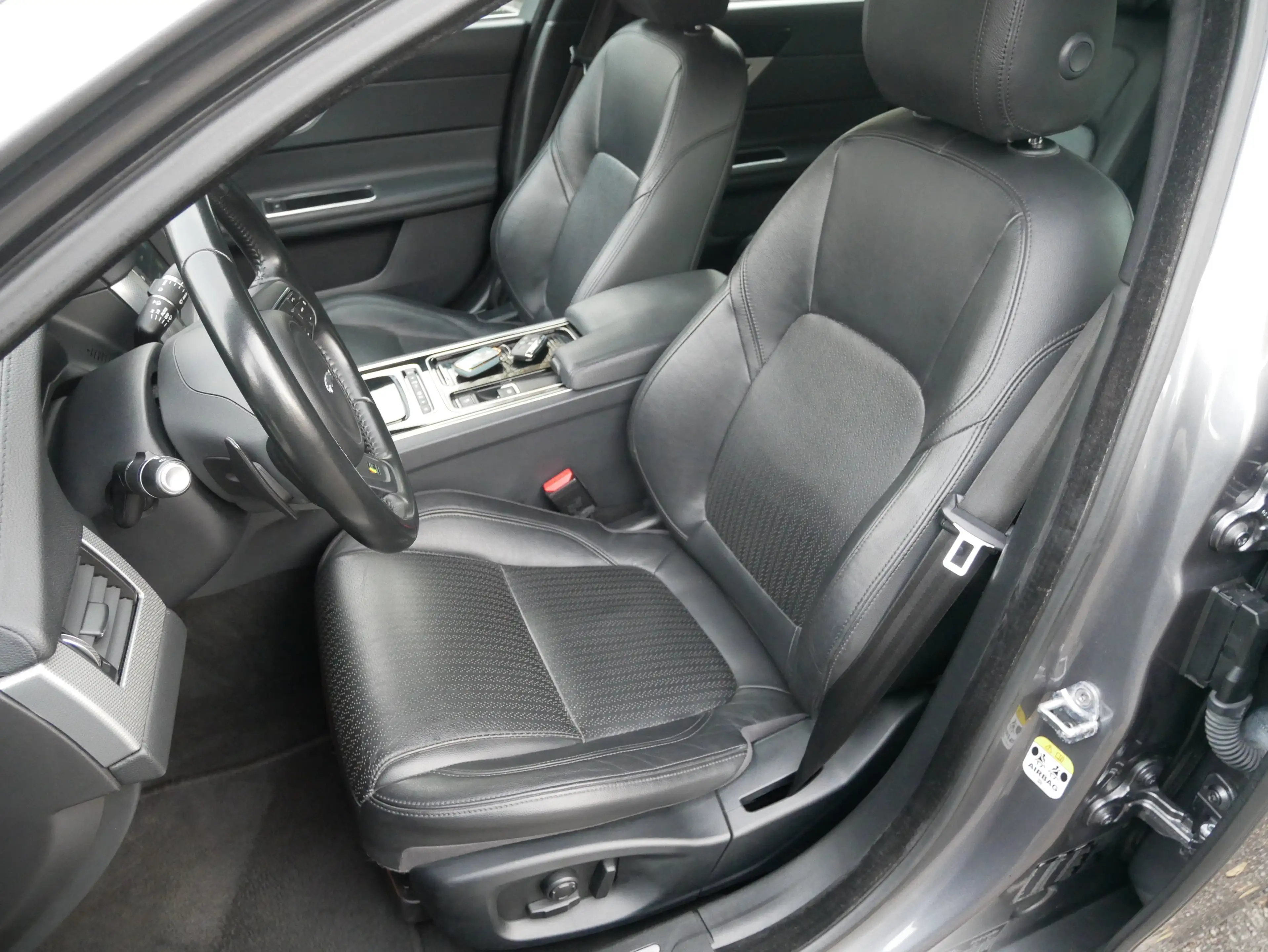 Jaguar XF 20d Portfolio LED HUD KeyGo Spur Totwinkel ACC Kam — photo 10