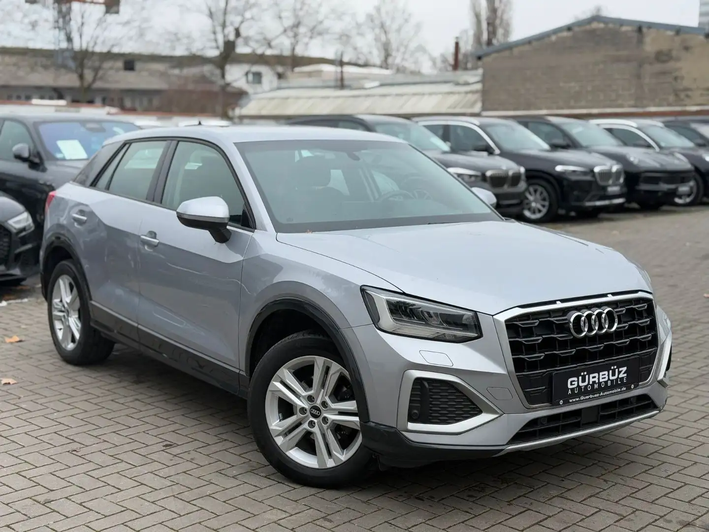 Audi Q2 35 TFSI advanced Automatik*Navi*Szhz*TÜV Silber - 1