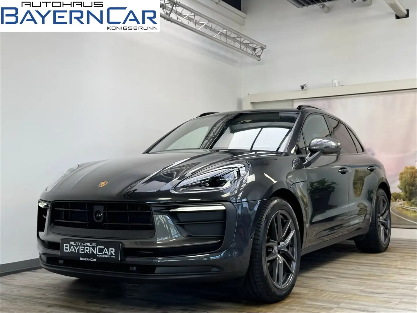 Porsche Macan T Luftfeder Sportabgas AHK ACC Standheiz. Grau - 1