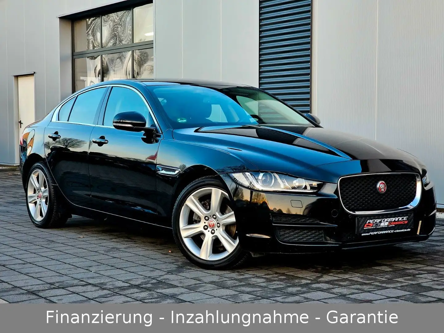 Jaguar XE 2.0d Prestige + Automatik + Navi + Rückfahrka Nero - 1