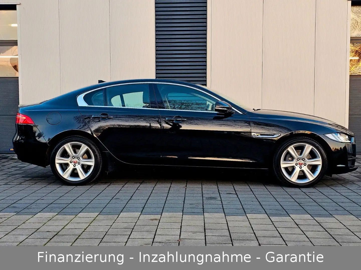 Jaguar XE 2.0d Prestige + Automatik + Navi + Rückfahrka Nero - 2