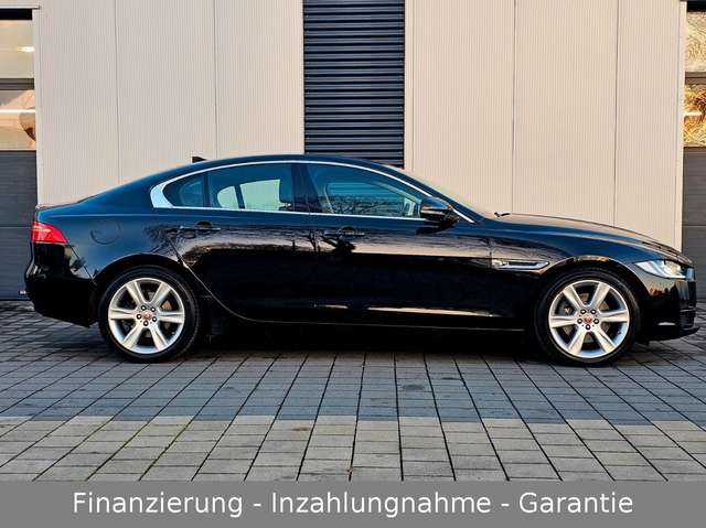 Jaguar XE 2.0d Prestige + Automatik + Navi + Rückfahrka