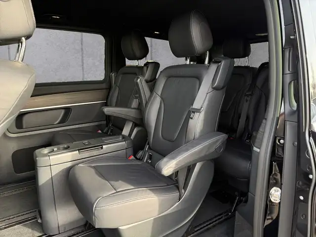 Mercedes-Benz V 300 view 9