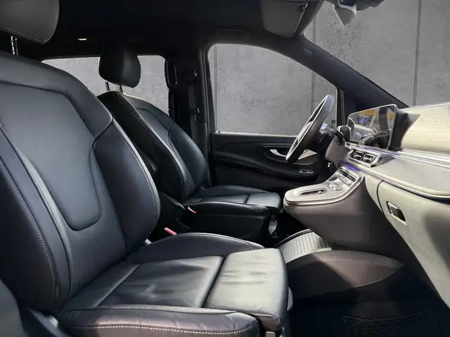 Mercedes-Benz V 300 view 5