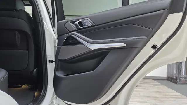 BMW X5 view 24