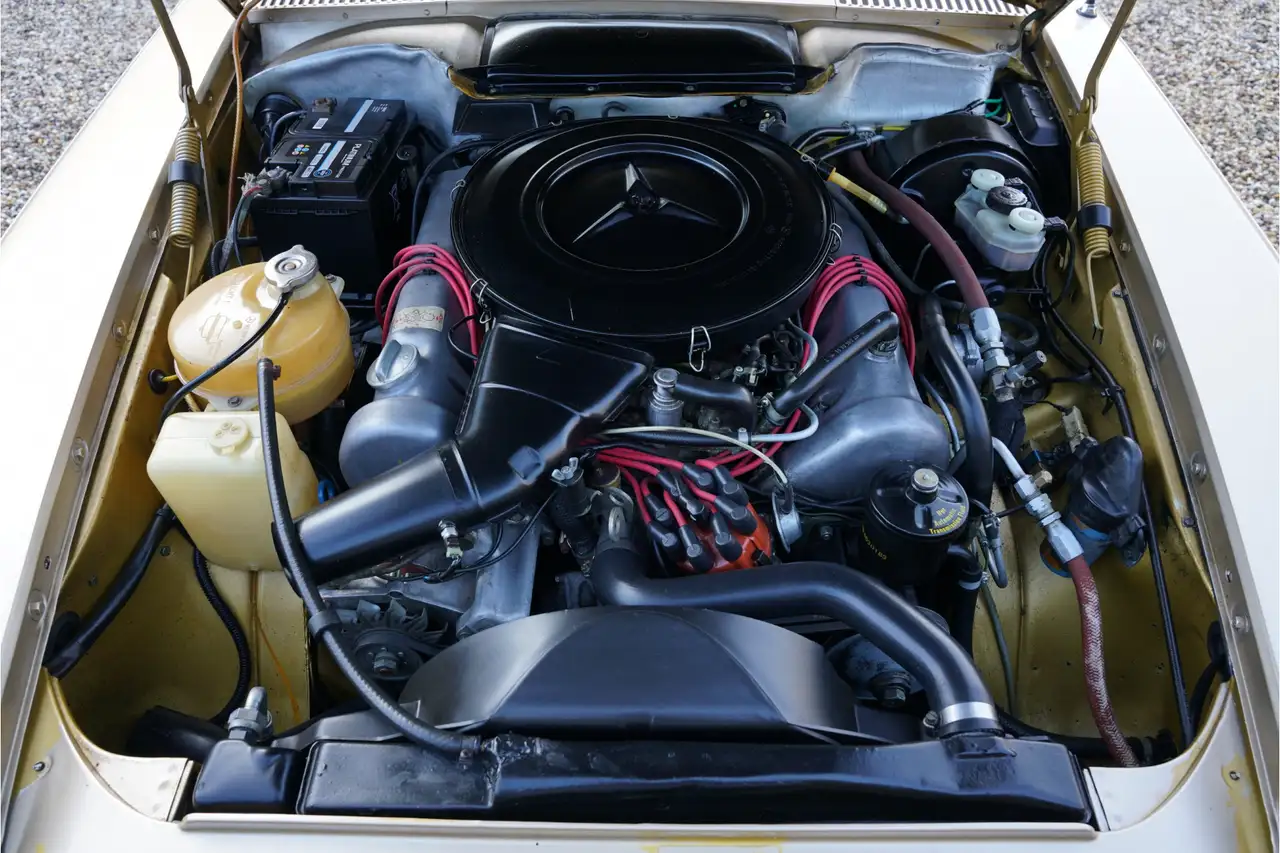 Mercedes-Benz SL 450 Livery in Icon Gold over Black MB-Tex, Just 65422, foto 4