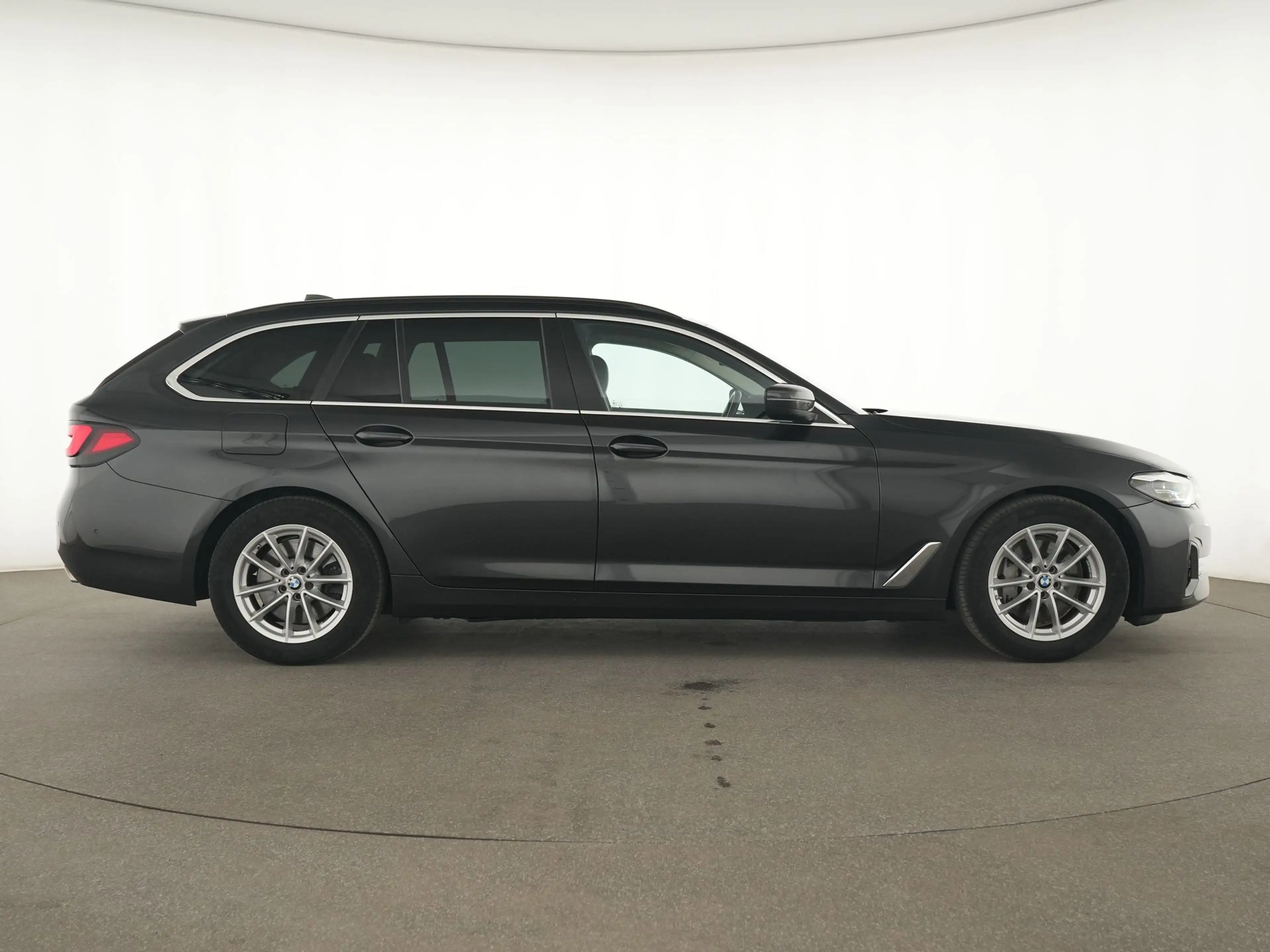BMW 530 d xDrive AHK|LED|R-Kam|Navi|SHZ|eHeck|Business — photo 5
