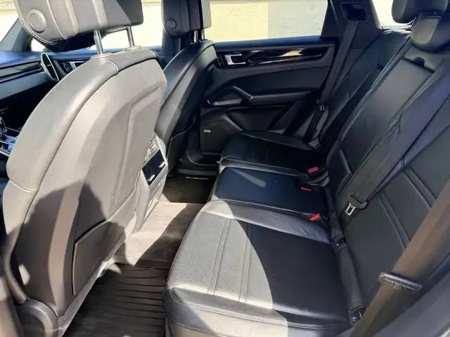 Porsche Cayenne view 9