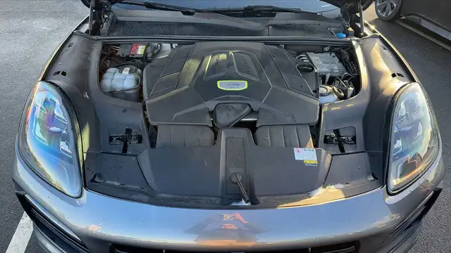 Porsche Cayenne view 15