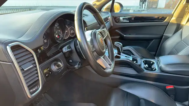 Porsche Cayenne view 8
