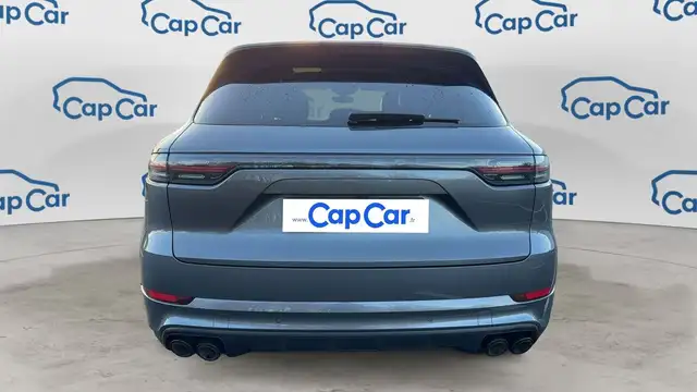Porsche Cayenne view 3