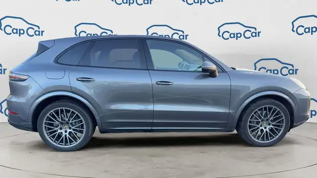 Porsche Cayenne view 4