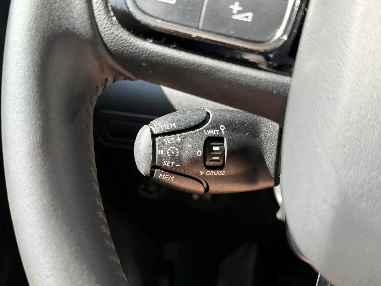 Citroen C3 Aircross 1.2 PureTech Max HUD | Groot scherm | App connect 23