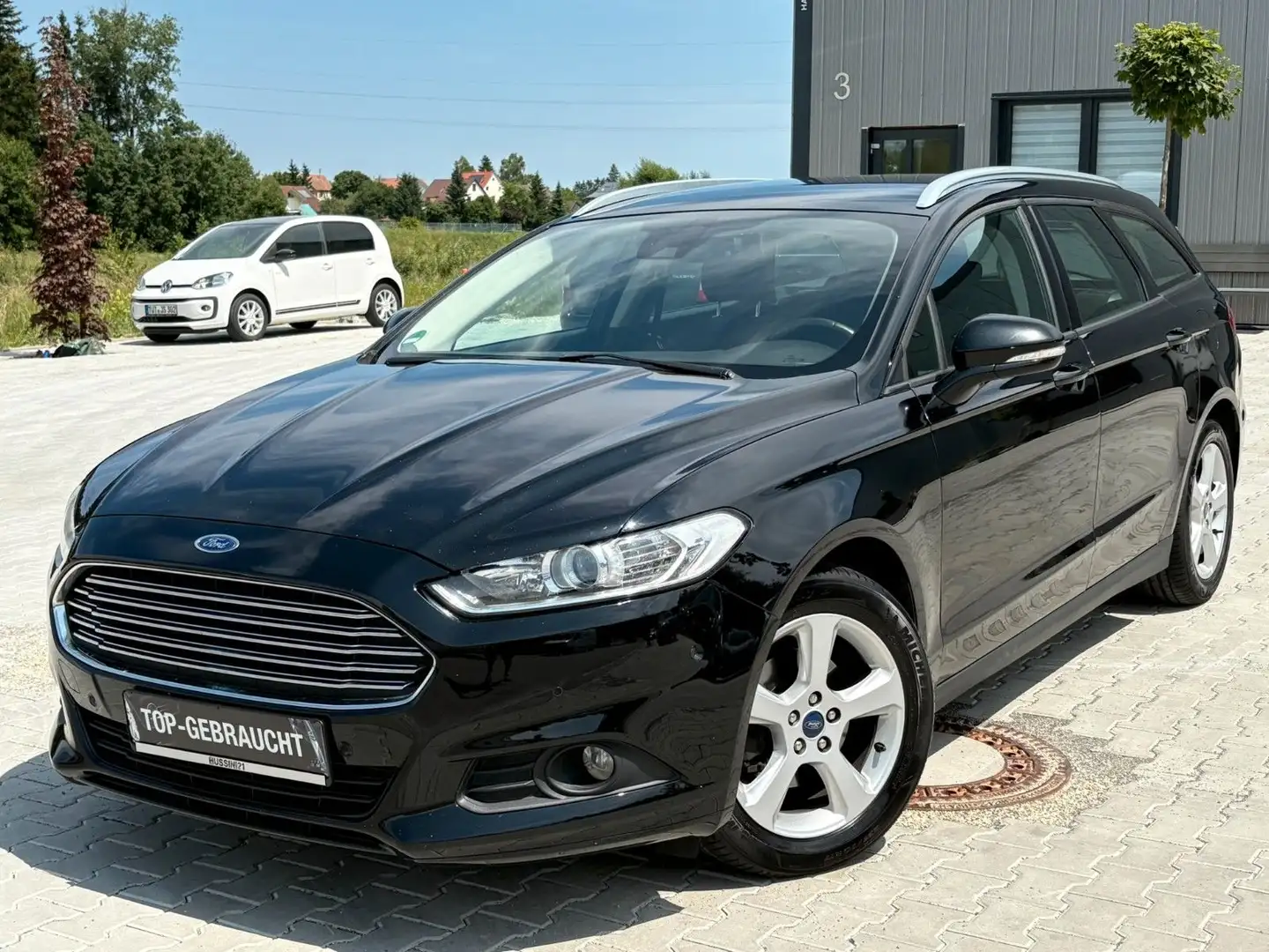 Ford Mondeo Turnier 2.0 TDCi Aut. Navi / Park-System Zwart - 1