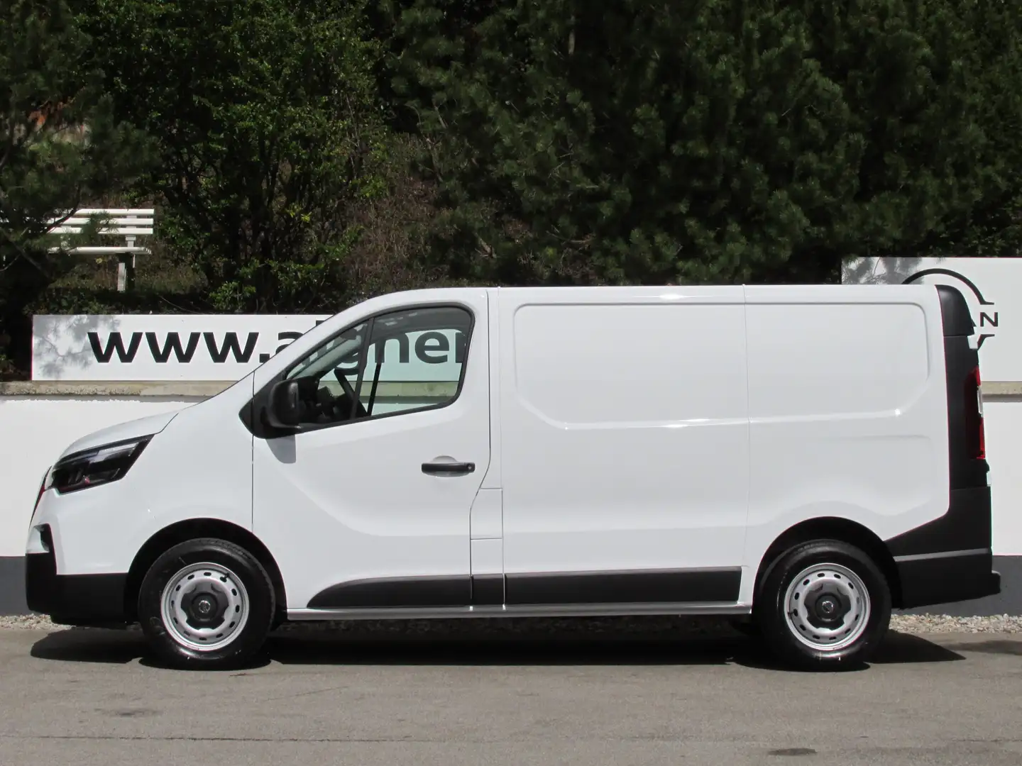 Nissan Primastar Kastenwagen L1H1 3,0t dCi 110 Acenta Weiß - 2
