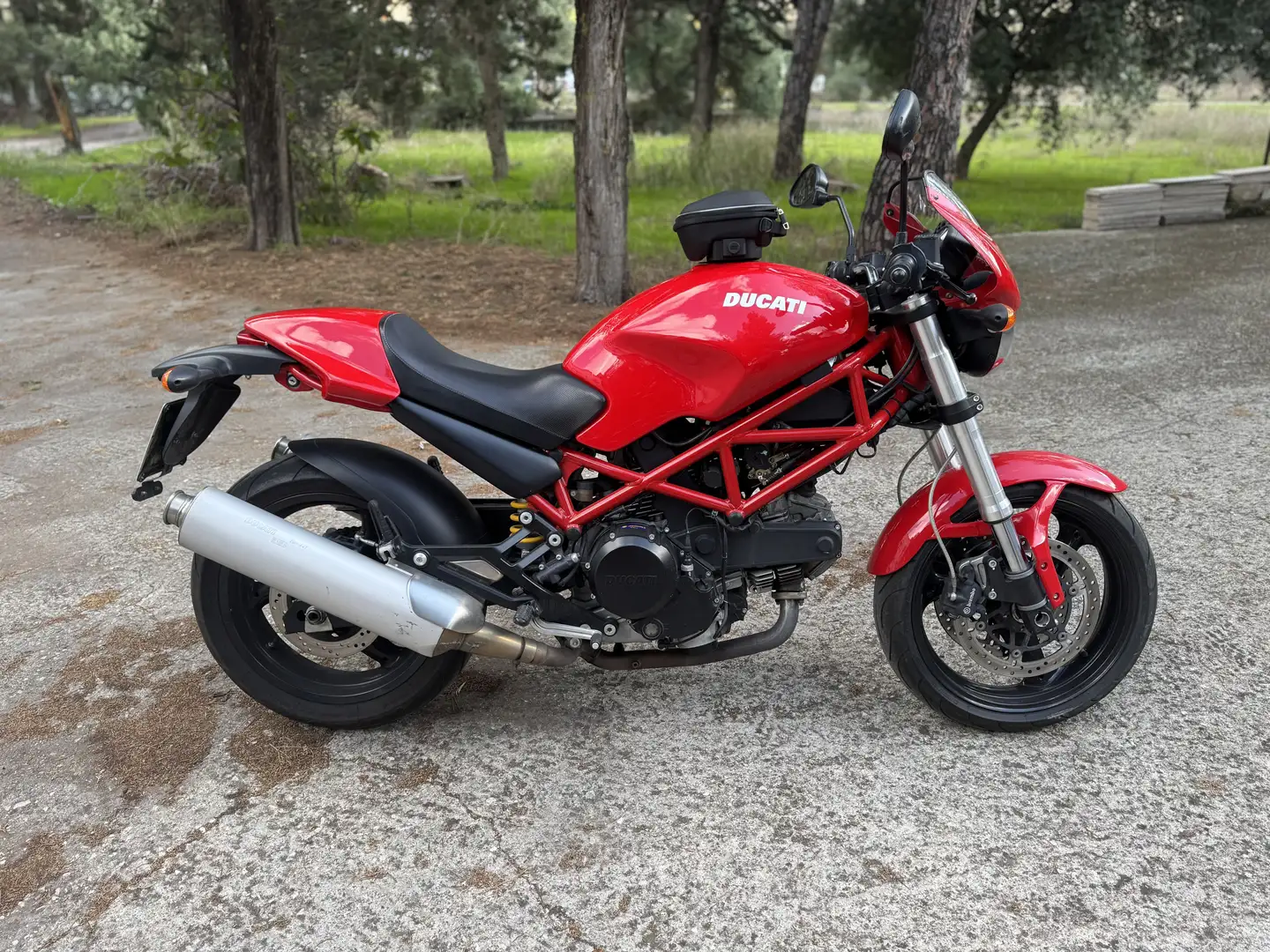 Ducati Monster 695 - 2