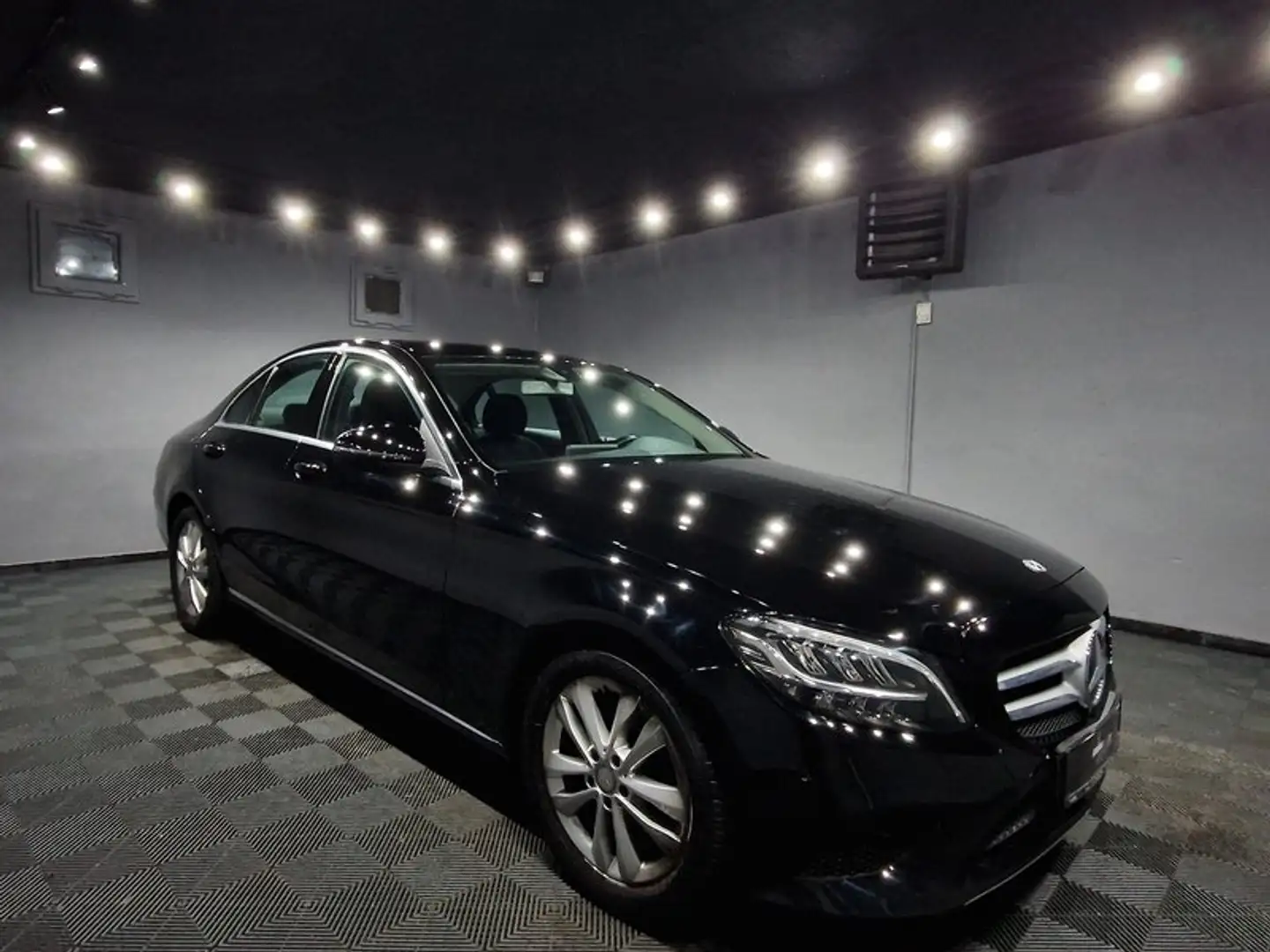 Mercedes-Benz C 180 d Lim Avantgarde |AUTOM|NAVI|LED|R-KAMERA Schwarz - 2