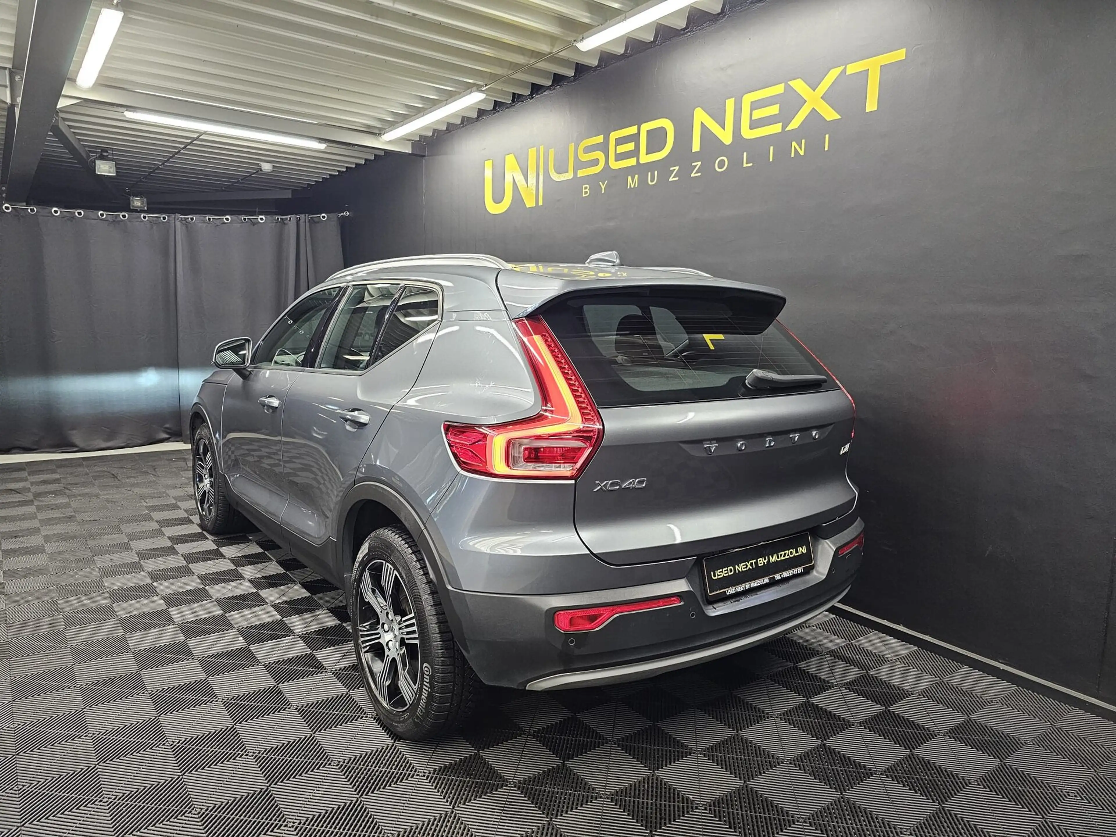 Volvo XC40 Momentum D4 AWD 190 CV — photo 4