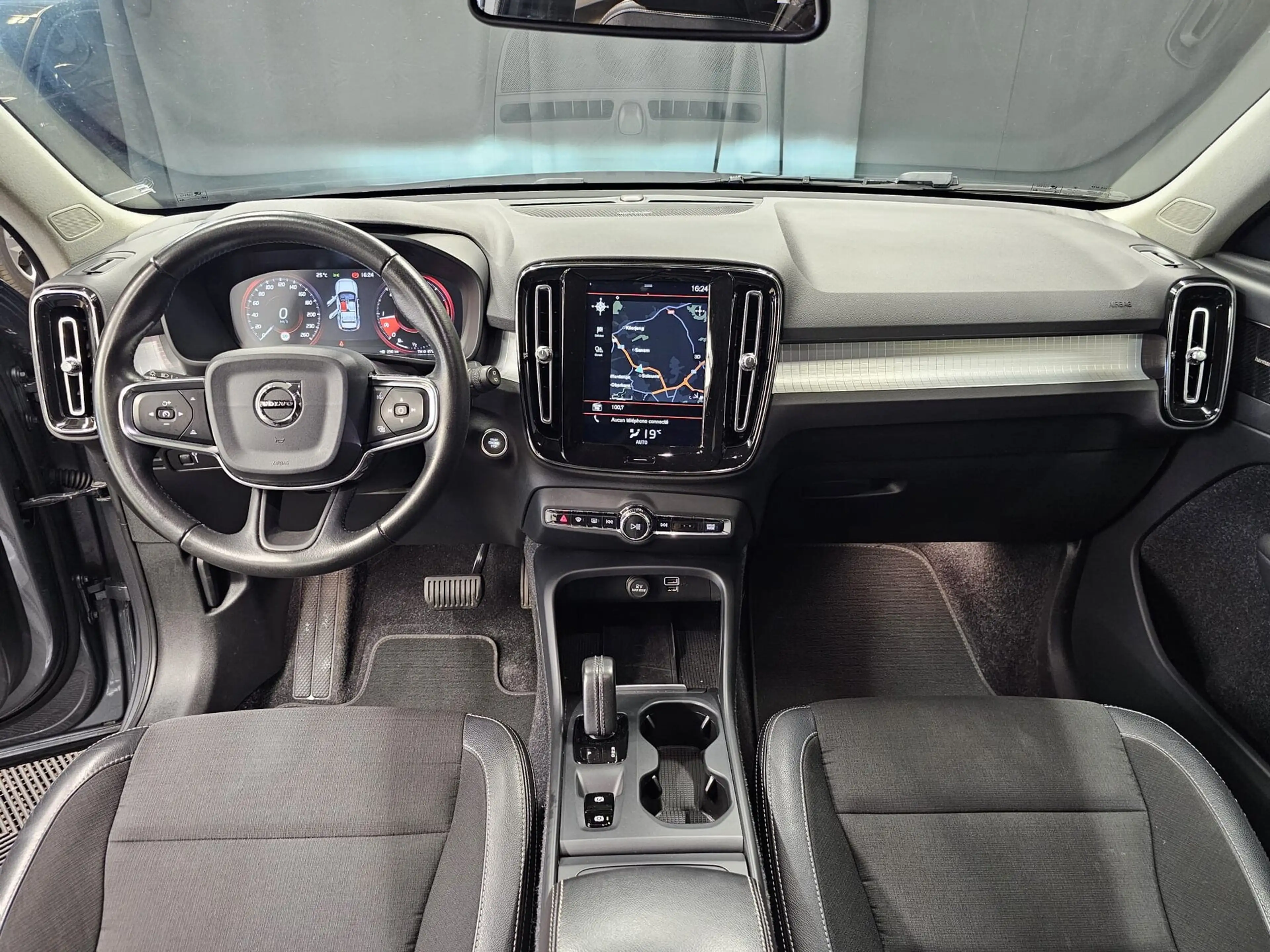 Volvo XC40 Momentum D4 AWD 190 CV — photo 2