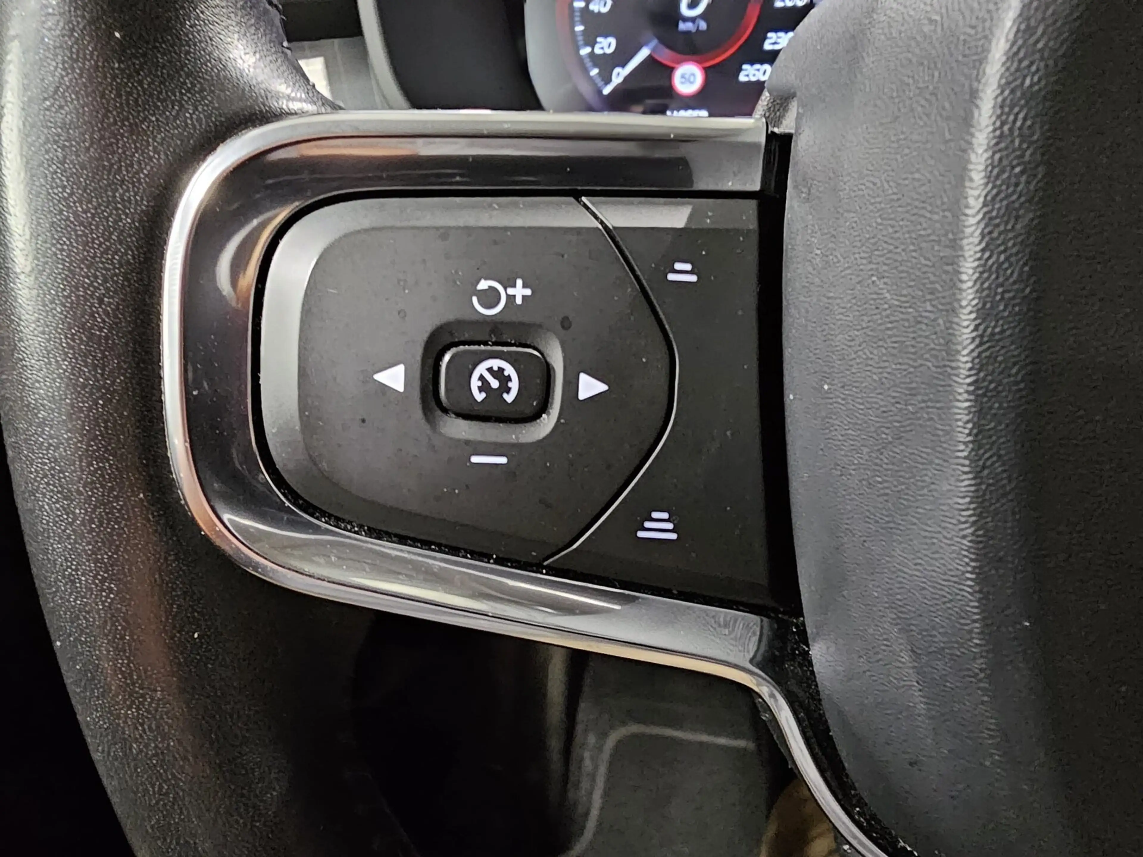 Volvo XC40 Momentum D4 AWD 190 CV — photo 12