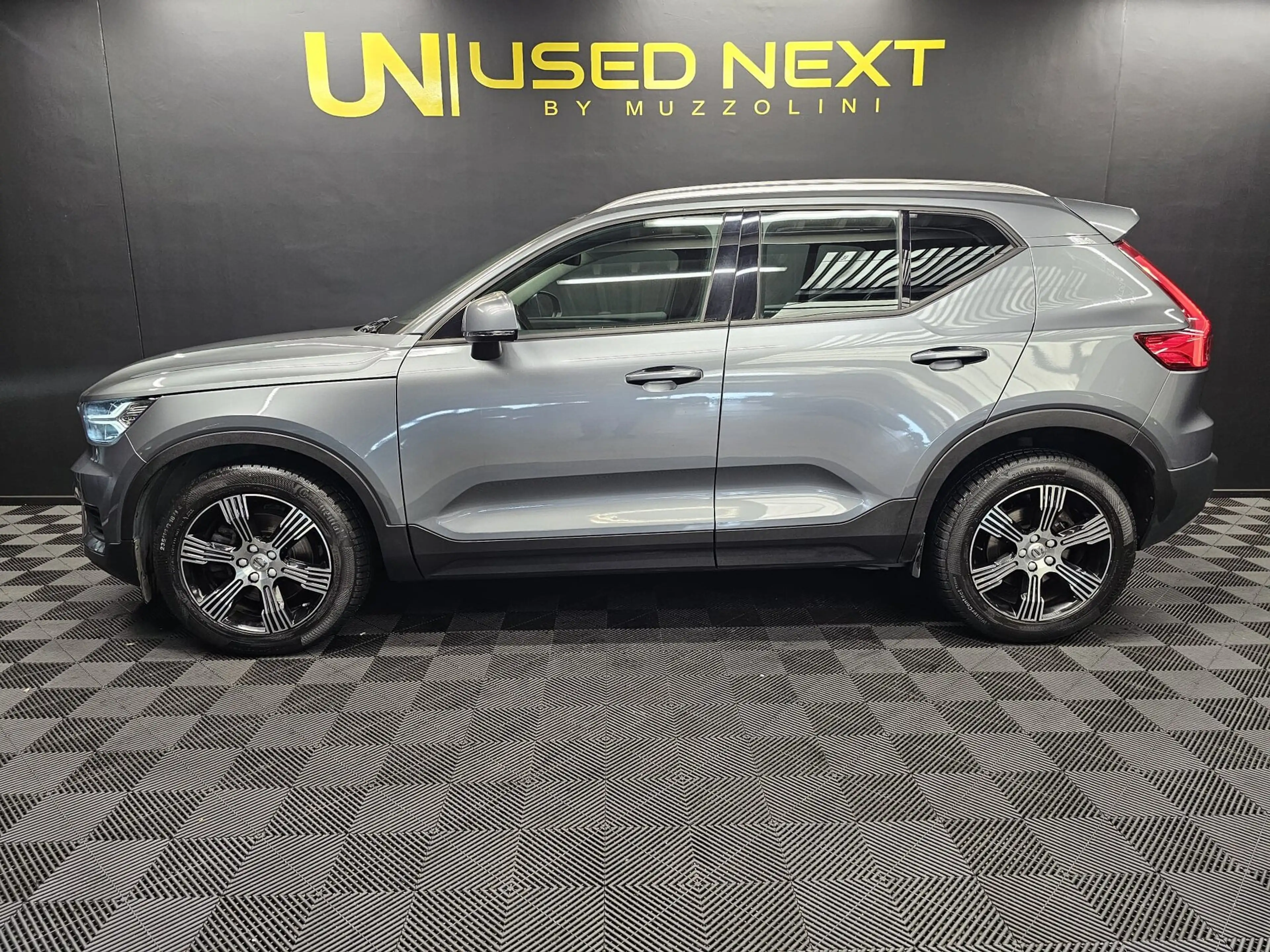 Volvo XC40 Momentum D4 AWD 190 CV — photo 3