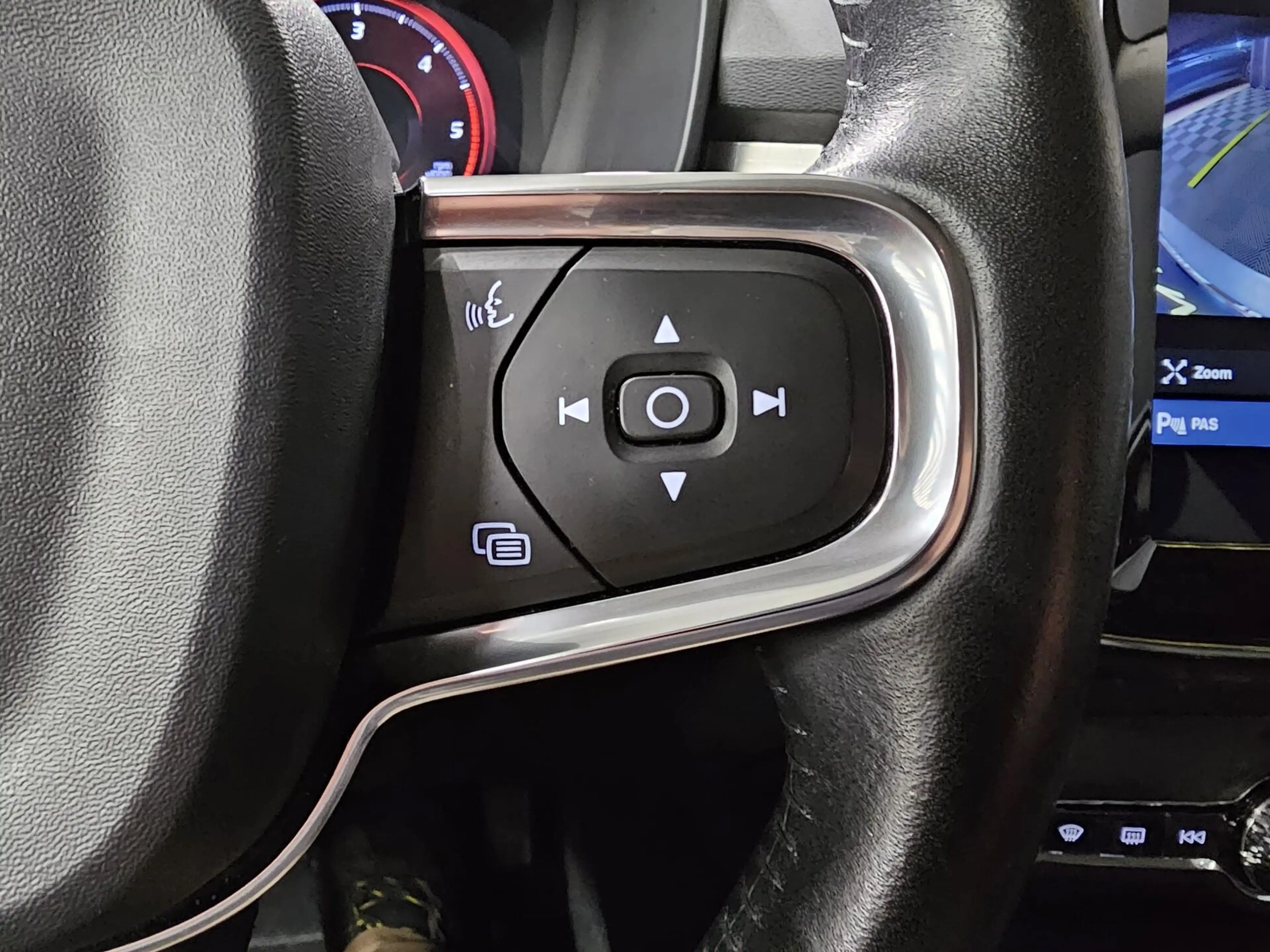 Volvo XC40 Momentum D4 AWD 190 CV — photo 14