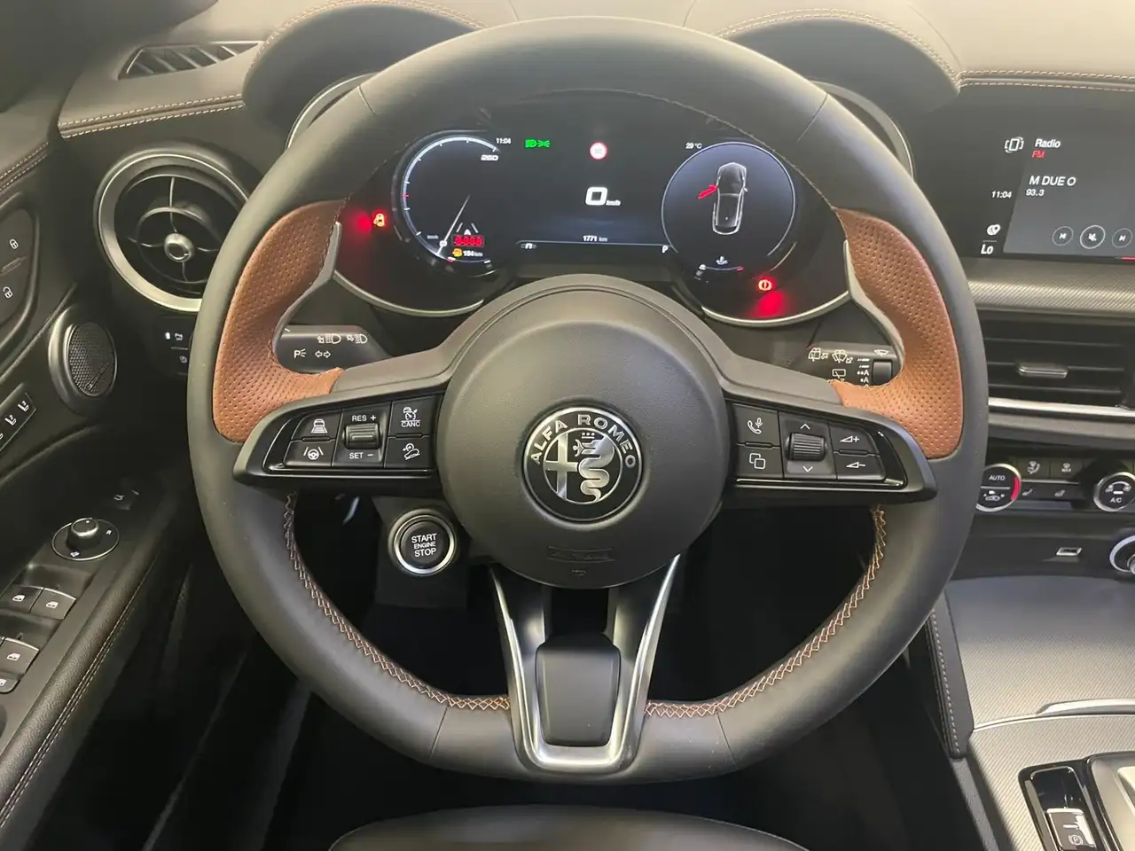 Alfa Romeo Stelvio 2025 — фото 11