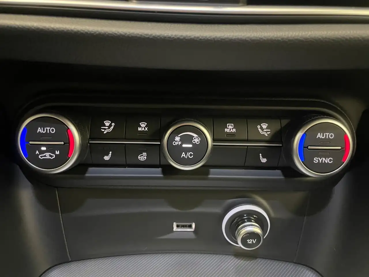 Alfa Romeo Stelvio 2025 — фото 16