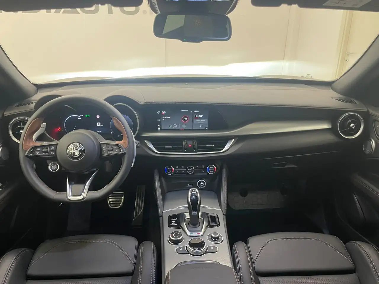 Alfa Romeo Stelvio 2025 — фото 12