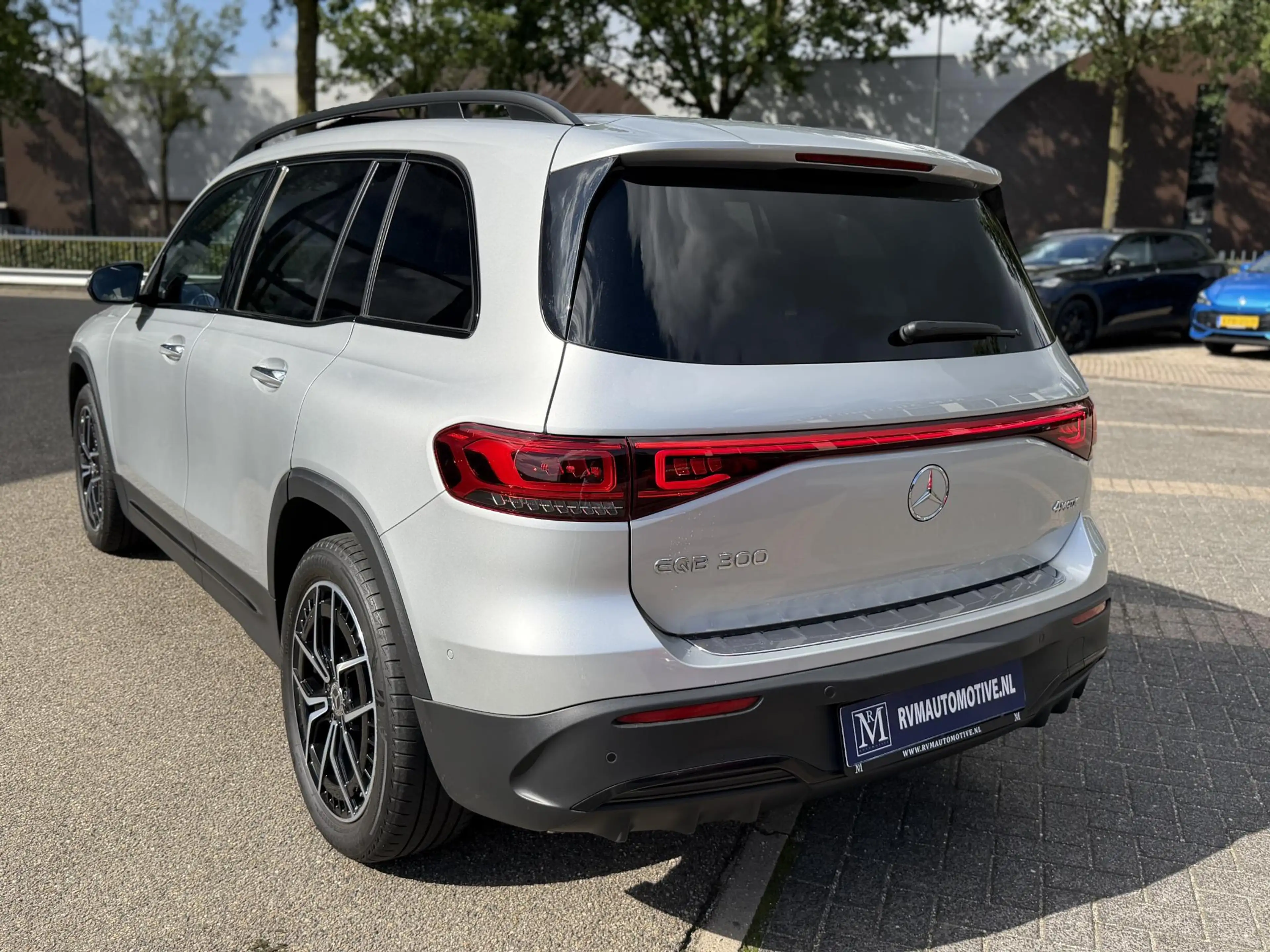 Mercedes-Benz EQB 300 4MATIC AMG Line 7p. 67 kWh | SOH 98% | NIGHT PAKKE — photo 3